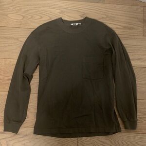 Uniqlo Men's Dark Green Long Sleeve Tee